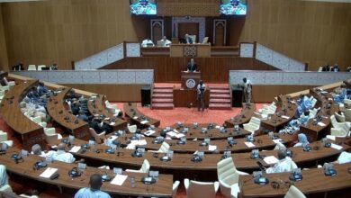 البرلمان سبق أن أقر زيادة رواتب أعضائه ورفض مشروع قرار لرفع مرتبات المعلمين