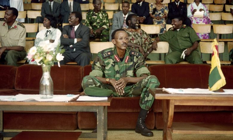 بول كاغامي عندما كان قائدا عسكريا