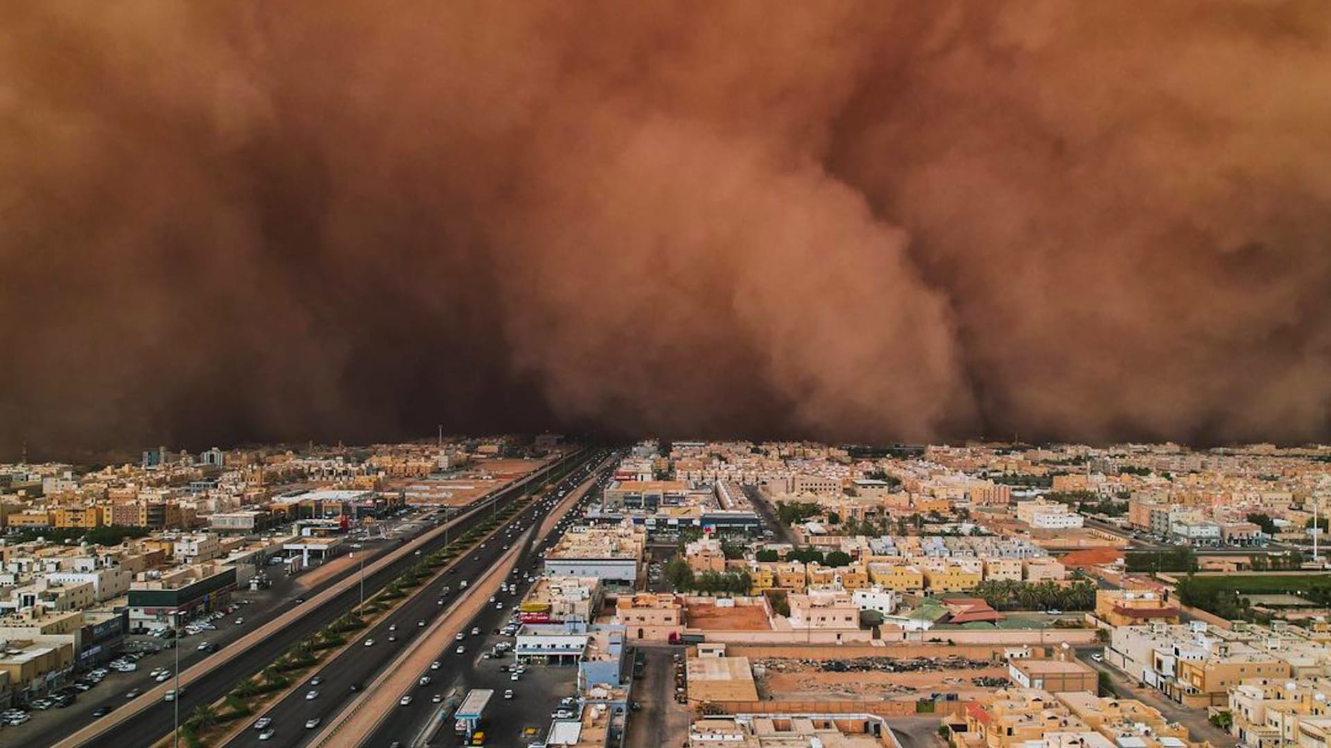 الأرصاد الجوية تحذر: موجة حر جديدة وعواصف رملية تضرب شمال البلاد