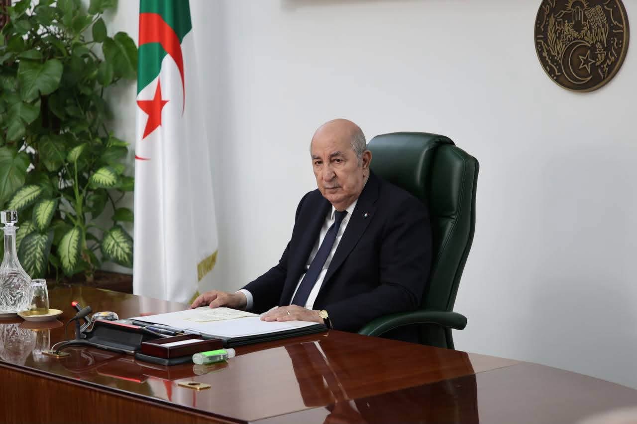 تبون يأمر بإعدام مفتعلي حرائق الغابات ويمهل الحكومة أياما لإعادة الخدمات للمناطق المتضررة