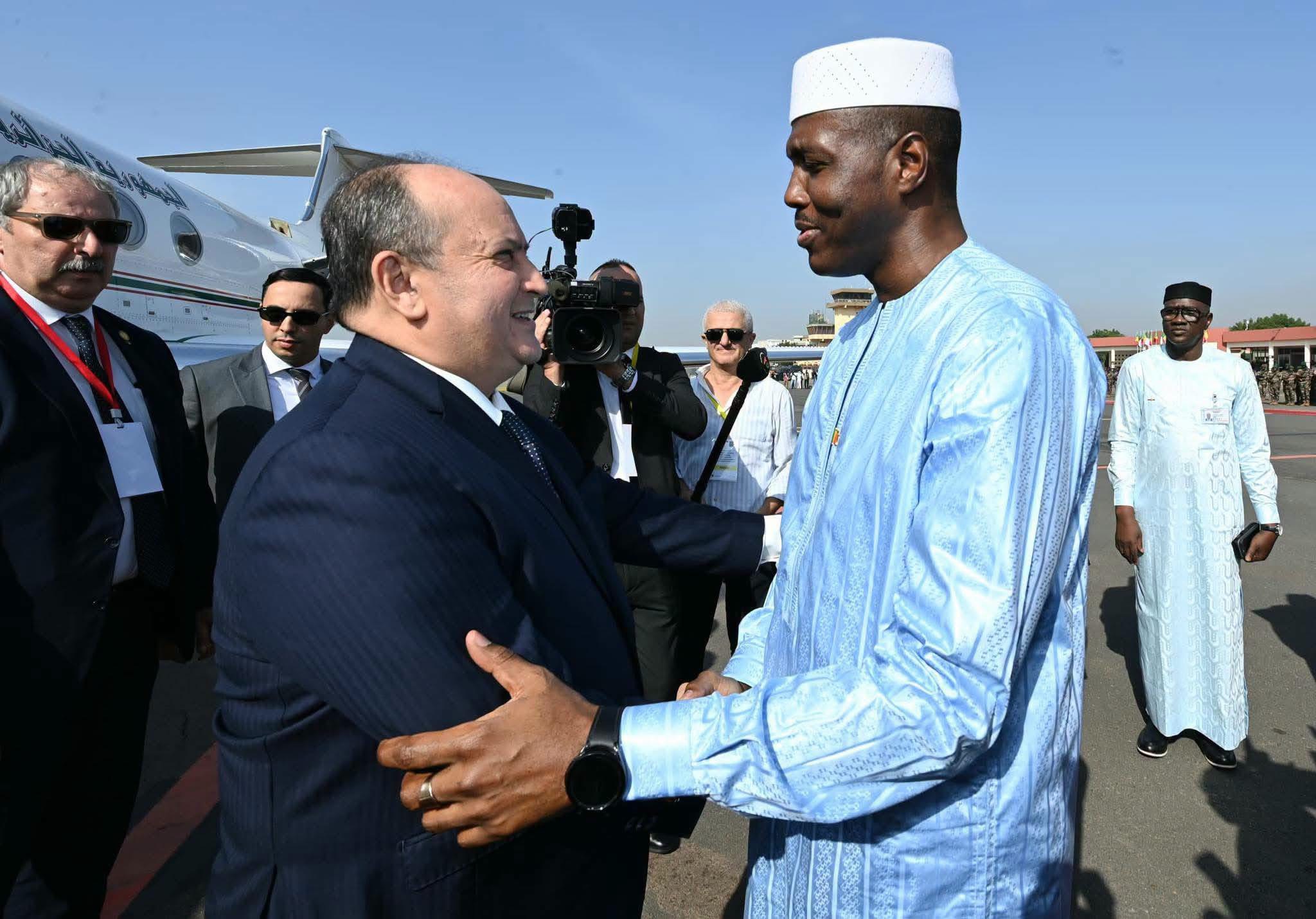 بعد انتهاء قطيعة استمرت أكثر من عامين.. رئيس وزراء الجزائر يزور مالي